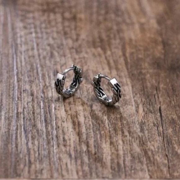 Mens Single Accent Earring Huggie Hoop Earrings In Vintage Silver - Picture 2 of 3